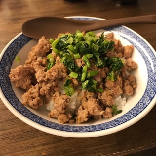 カブの葉と肉味噌のどんぶり